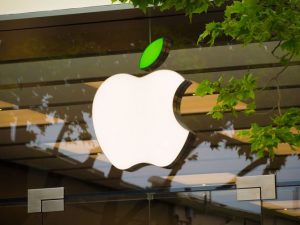 apple slapped with tax bill